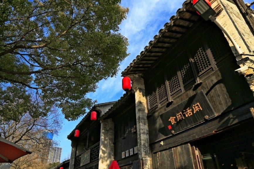 逃离电梯间